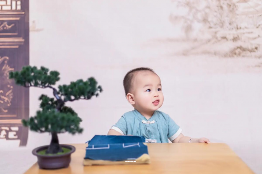 湘阴怀孕肚子中间凹两边凸